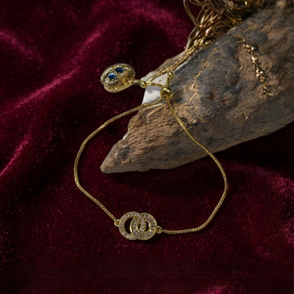 Interlocking Elegance Adjustable Bracelet - Gold